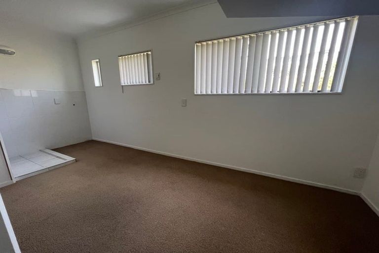 Photo of property in 19a Sunnyside Road, Sunnyvale, Auckland, 0612