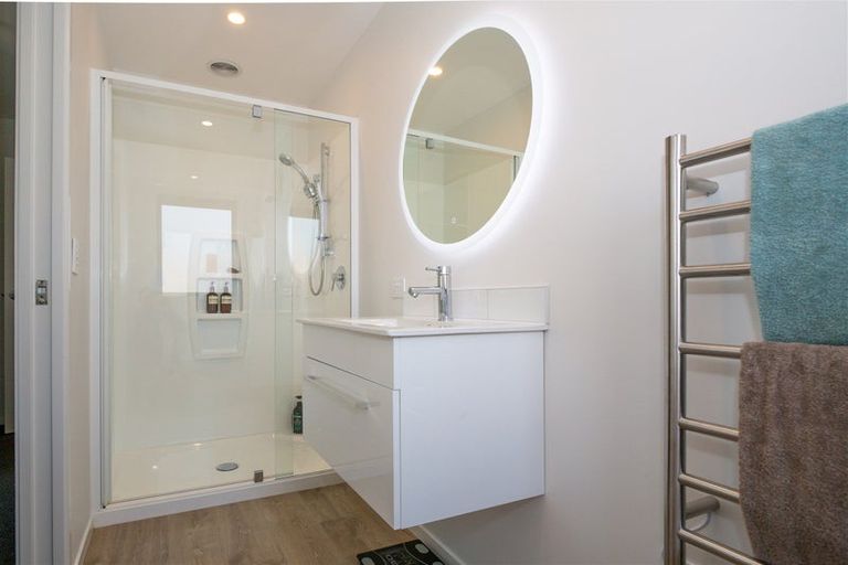 Photo of property in 21 Shelduck Road, Jacks Point, 9371