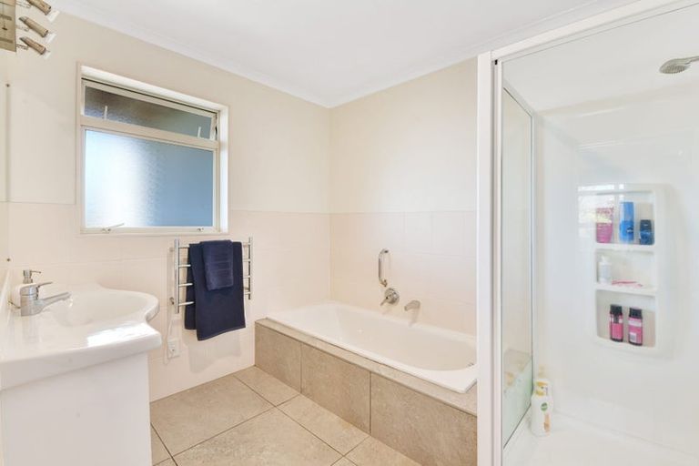 Photo of property in 56 Waldorf Crescent, Orewa, 0931