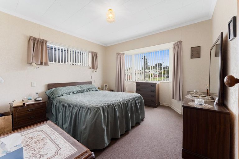 Photo of property in 1/81 Tukapa Street, Westown, New Plymouth, 4310