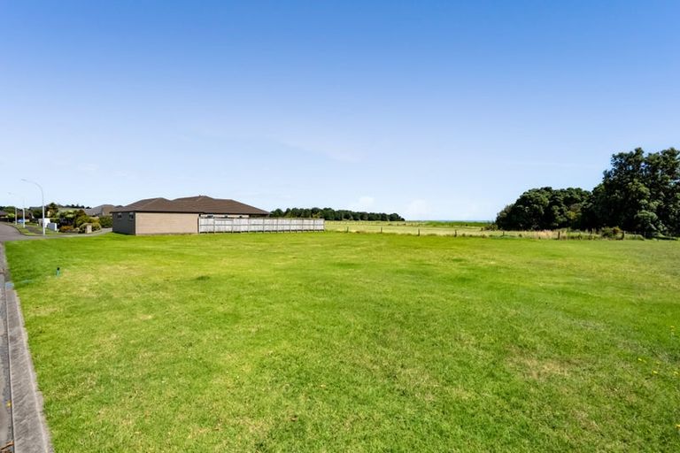Photo of property in 25 Dolphin Parade, Bell Block, New Plymouth, 4312