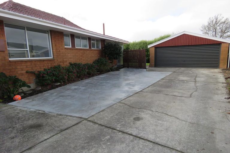 Photo of property in 12a Karnak Crescent, Russley, Christchurch, 8042