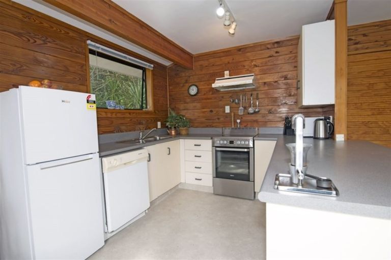 Photo of property in 4 James Scott Place, Te Atatu South, Auckland, 0602