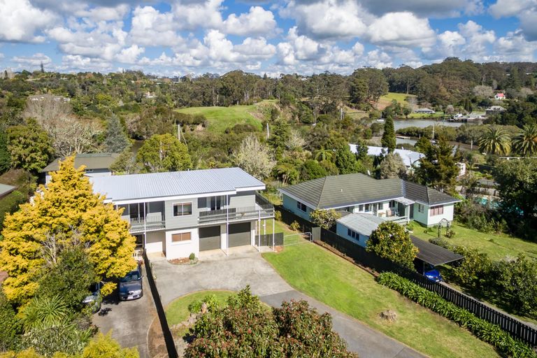Photo of property in 35 Kemp Road, Massey, Auckland, 0614