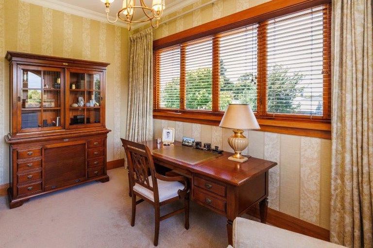 Photo of property in 4 Sierra Court, Roslyn, Palmerston North, 4414