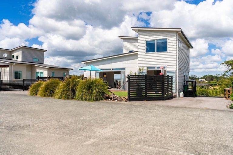 Photo of property in 8 Cornwall Way, Mangawhai Heads, Mangawhai, 0505