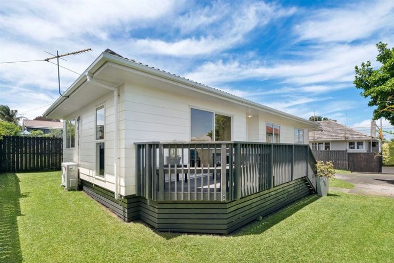 Photo of property in 2/49 Strid Road, Te Atatu South, Auckland, 0610