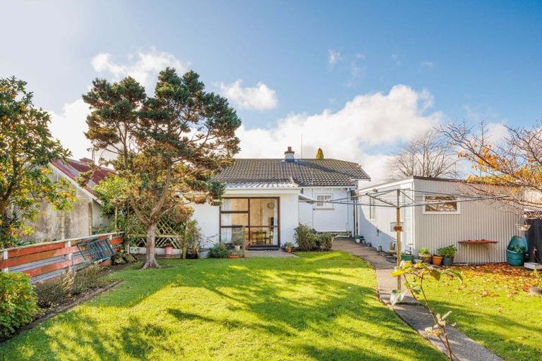 Photo of property in 74 Shamrock Street, Takaro, Palmerston North, 4412