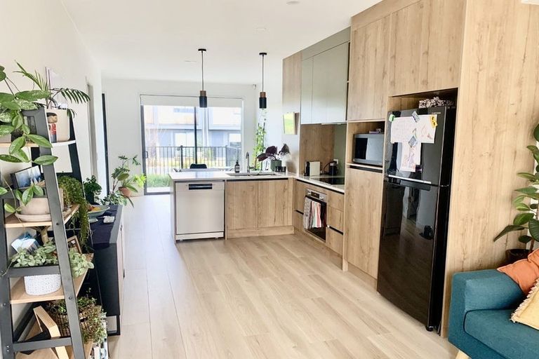 Photo of property in 71 Tarapuka Road, Westgate, Auckland, 0814