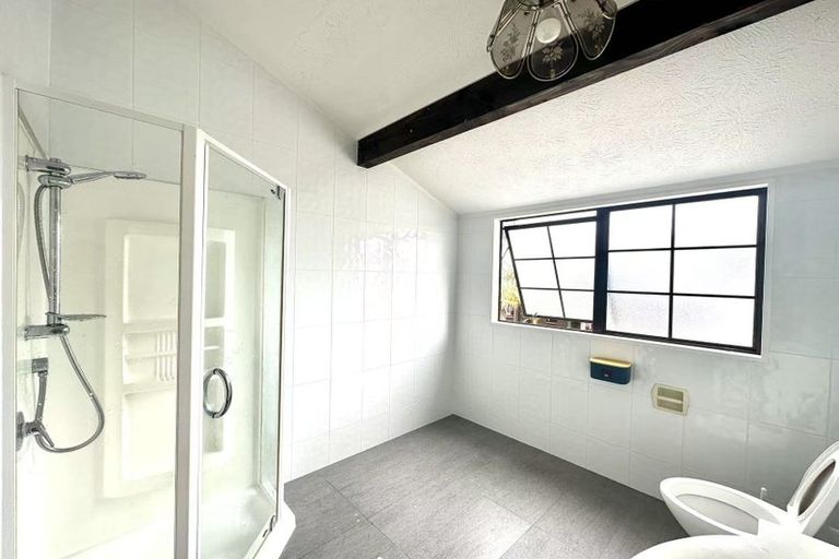 Photo of property in 2/11 Takutai Avenue, Bucklands Beach, Auckland, 2012