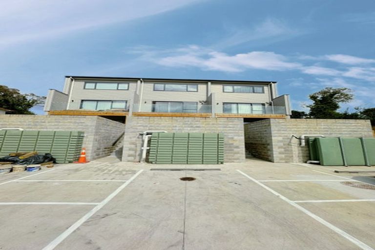 Photo of property in 309 Don Buck Road, Massey, Auckland, 0614