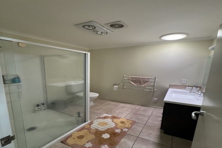 Photo of property in 36b Tamworth Crescent, Newlands, Wellington, 6037