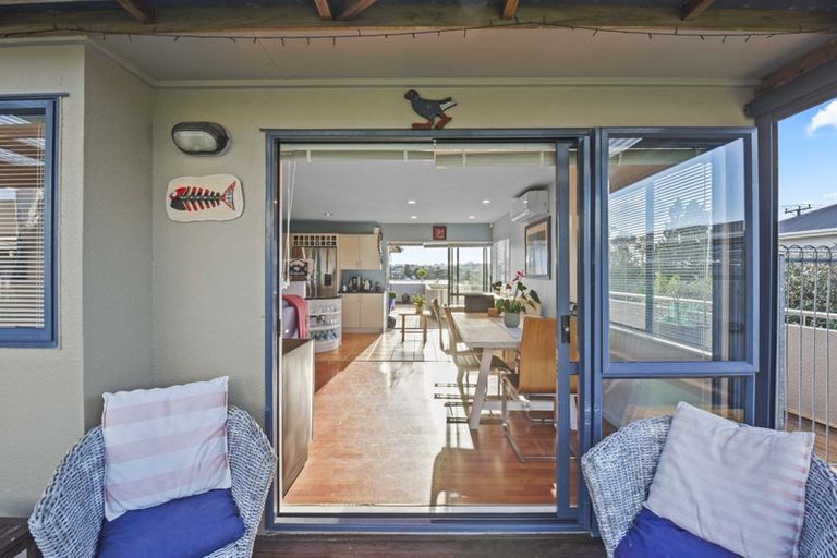 Photo of property in 1/66 Browns Bay Road, Rothesay Bay, Auckland, 0630