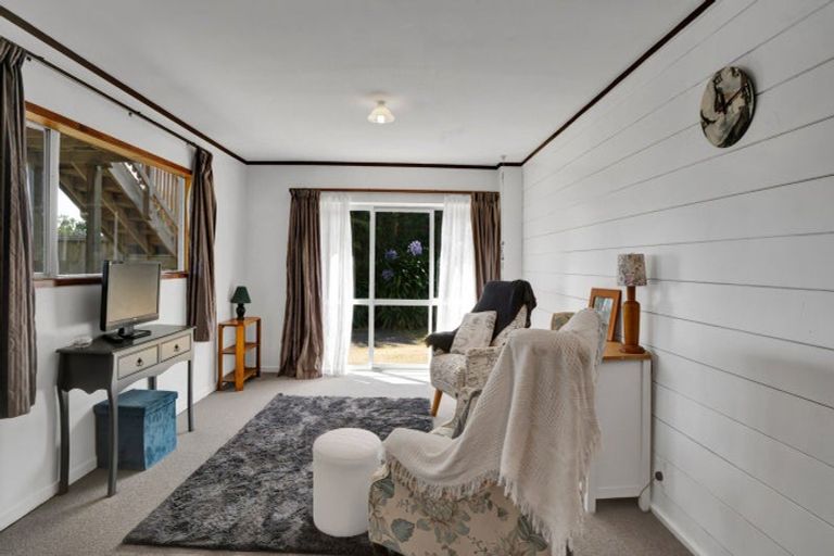 Photo of property in 17a Saint Ives Grove, Whalers Gate, New Plymouth, 4310