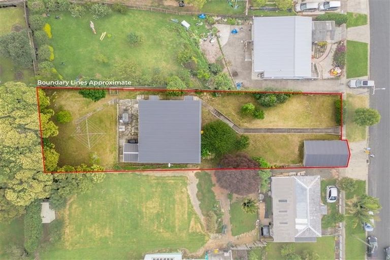 Photo of property in 15 Awaroa Road, Helensville, 0800