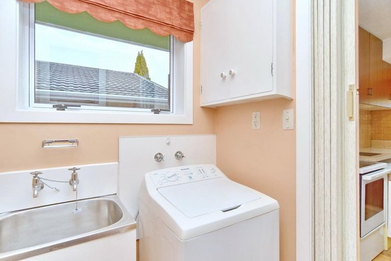 Photo of property in 1 Larkhill Place, Russley, Christchurch, 8042
