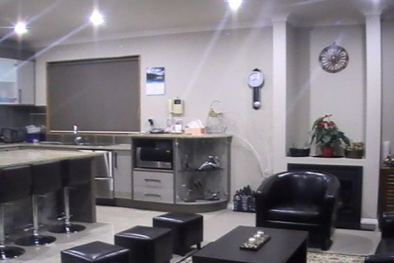 Photo of property in 28 Kaseng Place, East Tamaki Heights, Auckland, 2016