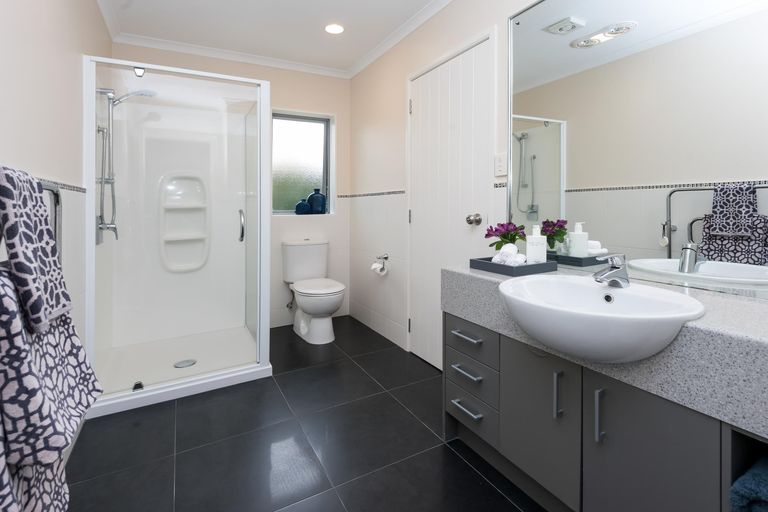 Photo of property in 10 Briar Vale Place, Flat Bush, Auckland, 2016