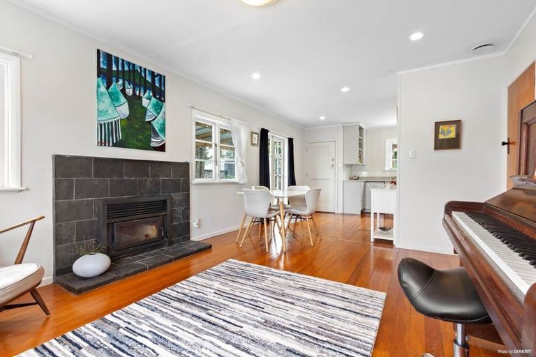 Photo of property in 79 Kaurilands Road, Titirangi, Auckland, 0604