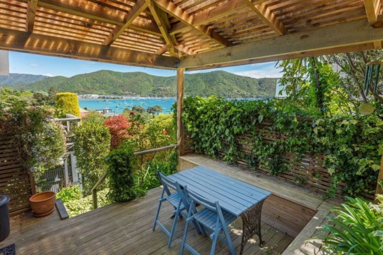 Photo of property in 10 Amelia Crescent, Waikawa, Picton, 7220