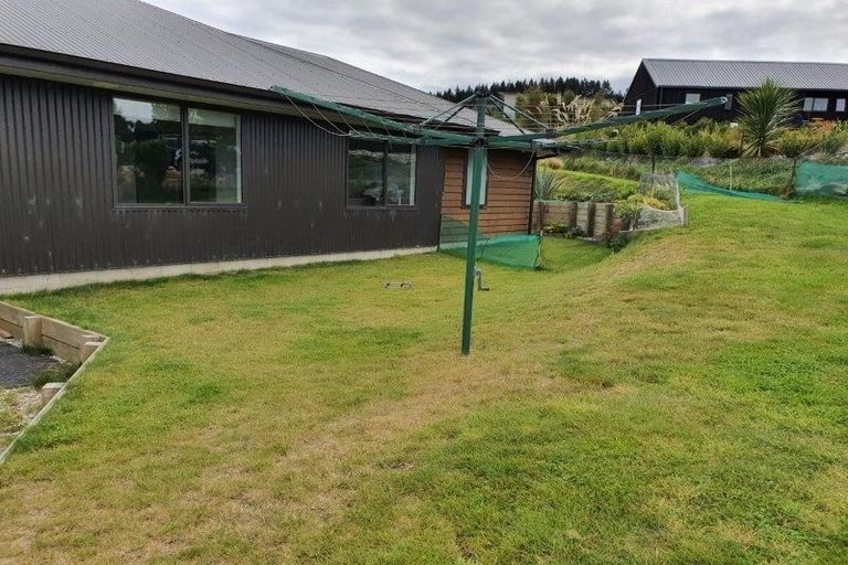 Photo of property in 15 Kirimoko Crescent, Wanaka, 9305