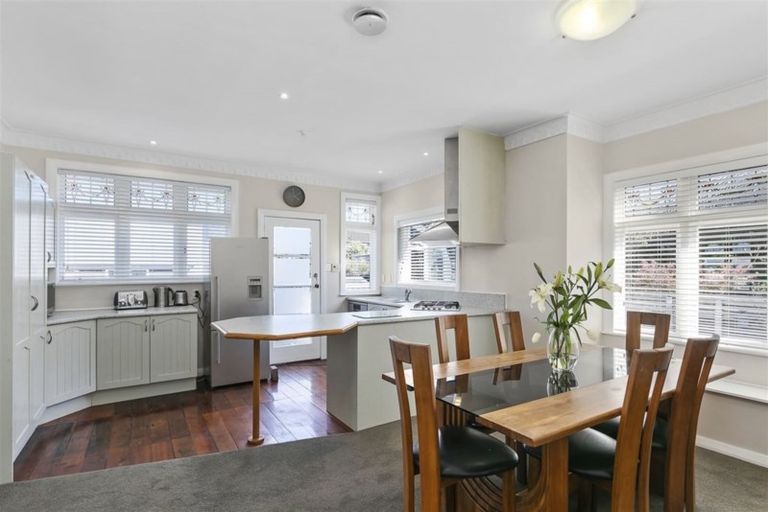 Photo of property in 16 Ranui Crescent, Khandallah, Wellington, 6035