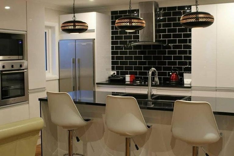 Photo of property in 11 Madeira Close, Whitby, Porirua, 5024