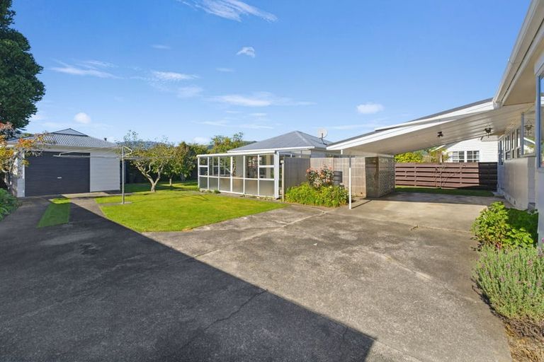 Photo of property in 12 Nimmo Avenue West, Waikanae, 5036