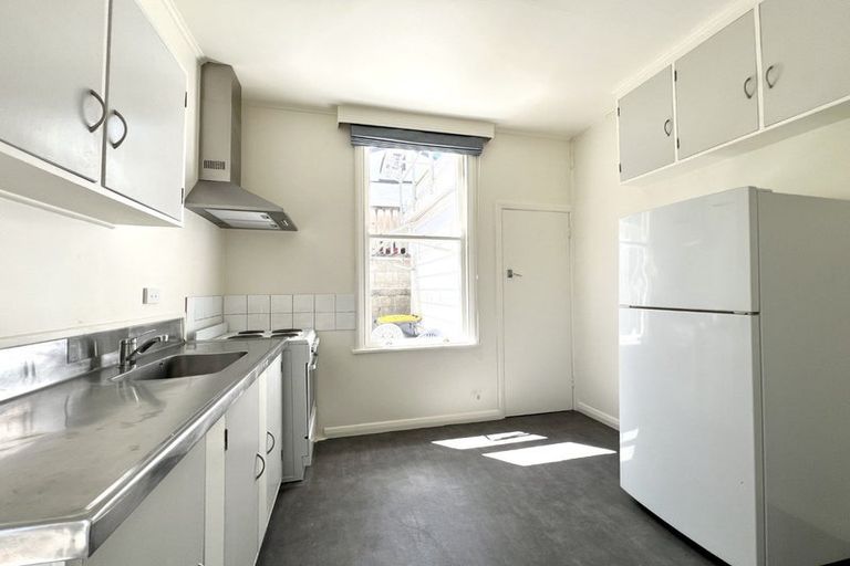 Photo of property in 98a Northland Road, Northland, Wellington, 6012