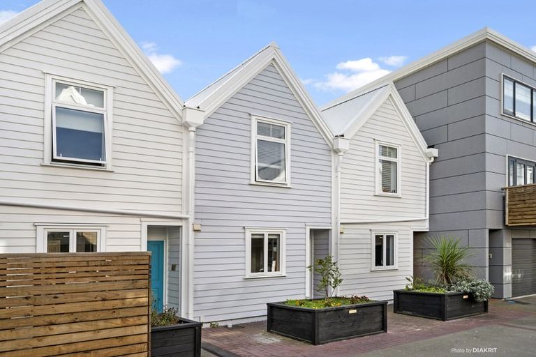 Photo of property in Victoria Villas, 42/35u Pirie Street, Mount Victoria, Wellington, 6011