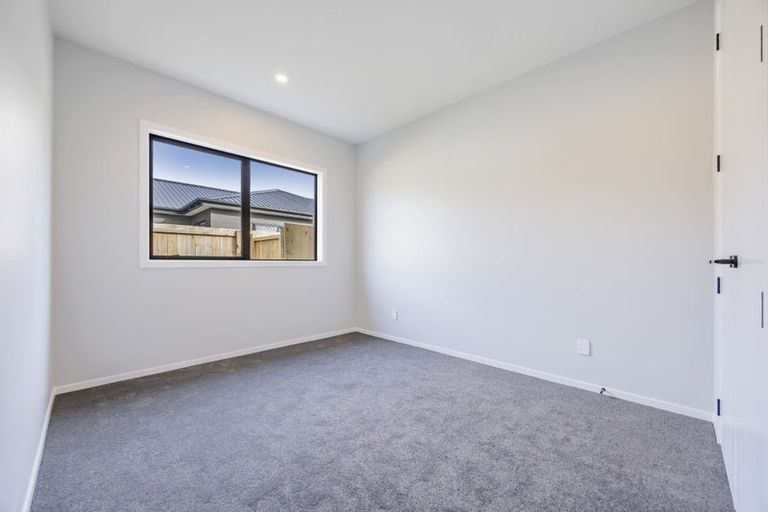 Photo of property in 13 Mcindoe Road, Kumeu, 0810