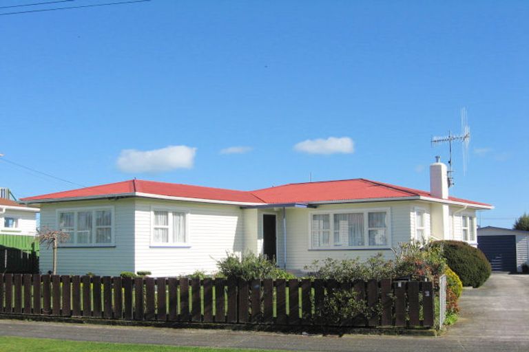 Photo of property in 9 Freyberg Street, Levin, 5510
