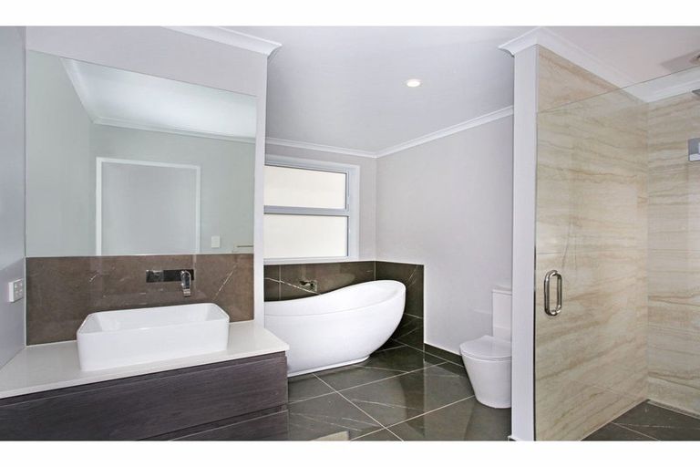 Photo of property in 1 Te Paahi Avenue, Waiuku, 2123