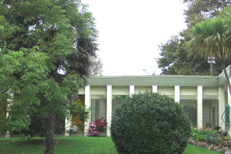 Photo of property in 33 Miltonia Avenue, Te Atatu South, Auckland, 0610