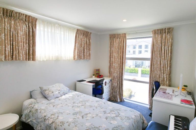 Photo of property in 36 Bluff Road, Kenepuru, Porirua, 5022