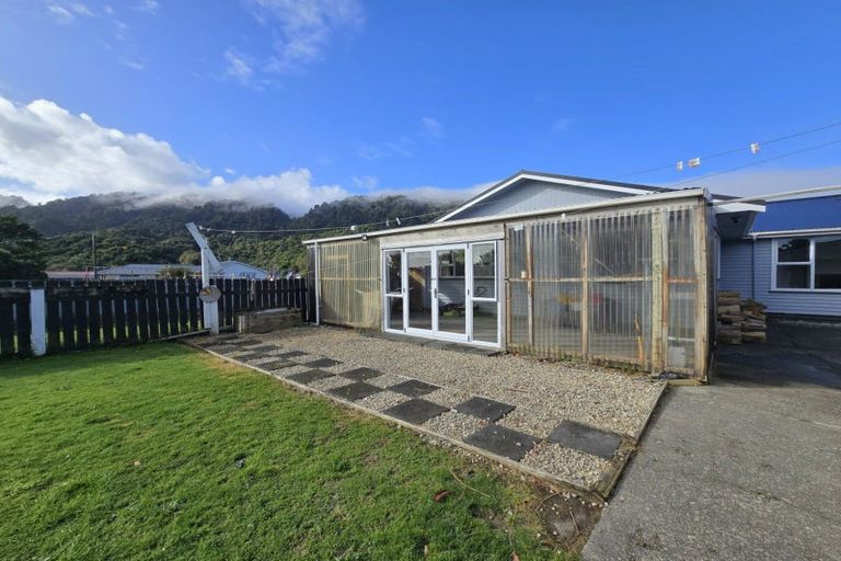 Photo of property in 60 Richmond Street, Cobden, Greymouth, 7802