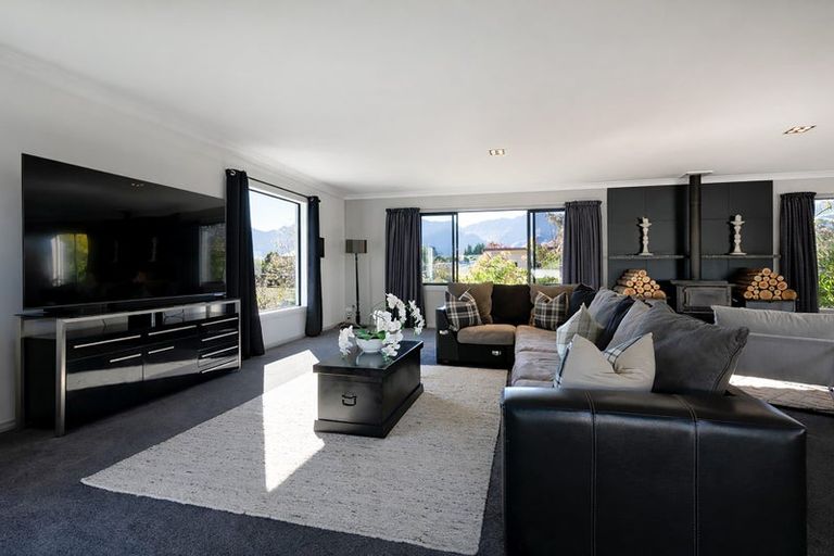 Photo of property in 6 Ryalls Way, Lake Hawea, Wanaka, 9382