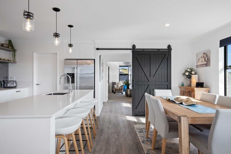 Photo of property in 124 Lisle Farm Drive, Pukekohe, 2120