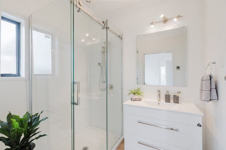 Photo of property in 35 Lake Crescent, Hamilton Lake, Hamilton, 3204