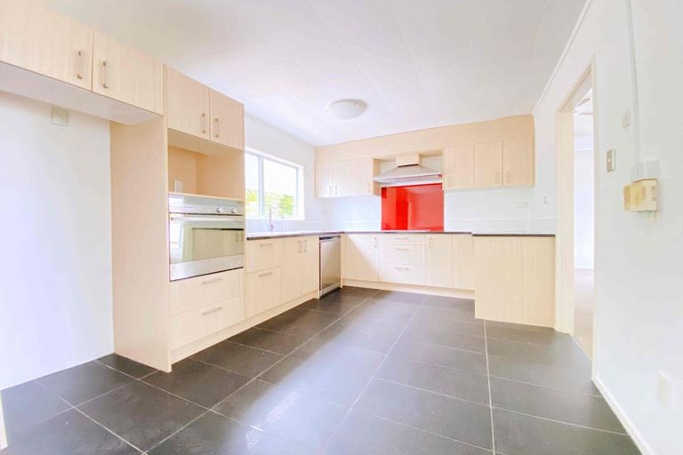 Photo of property in 29 Santiago Crescent, Unsworth Heights, Auckland, 0632
