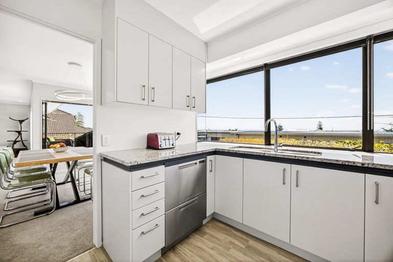 Photo of property in 2/11 Hauraki Road, Hauraki, Auckland, 0622