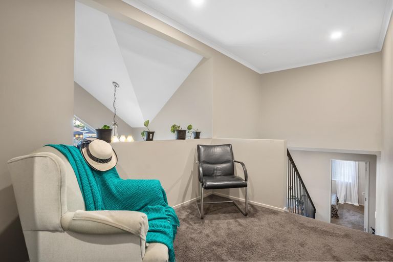 Photo of property in 5 Chateau Rise, Flat Bush, Auckland, 2016