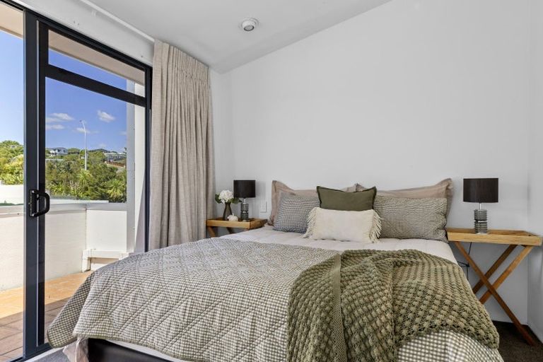 Photo of property in 2/227 Lake Terrace, Waipahihi, Taupo, 3330
