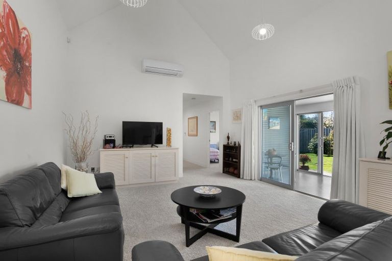 Photo of property in 12 Burgundy Drive, Martinborough, 5711