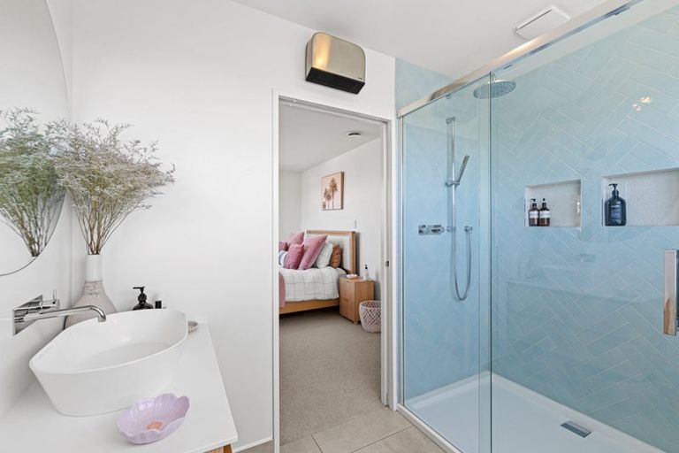 Photo of property in 21 Woodstock Place, Russley, Christchurch, 8042
