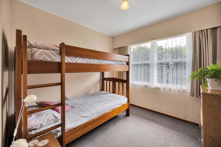 Photo of property in 1 Reid Avenue, Hawera, 4610