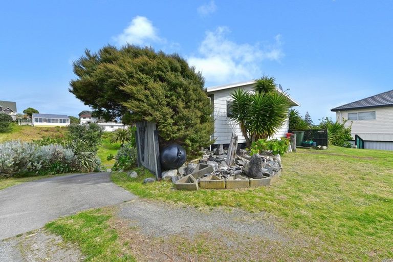 Photo of property in 13 Kaitawa Street, Waikanae Beach, Waikanae, 5036