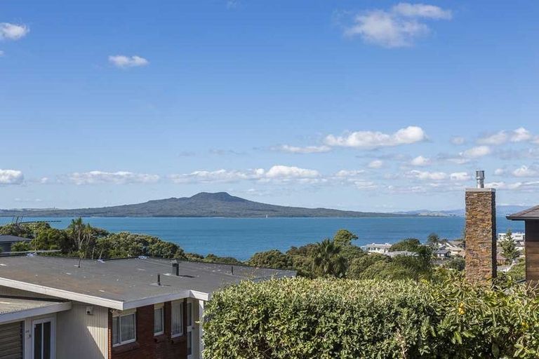 Photo of property in 21a Seaview Road, Castor Bay, Auckland, 0620