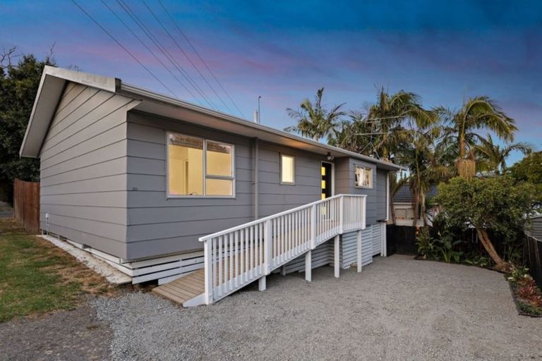 Photo of property in 29 Lilburn Crescent, Massey, Auckland, 0614