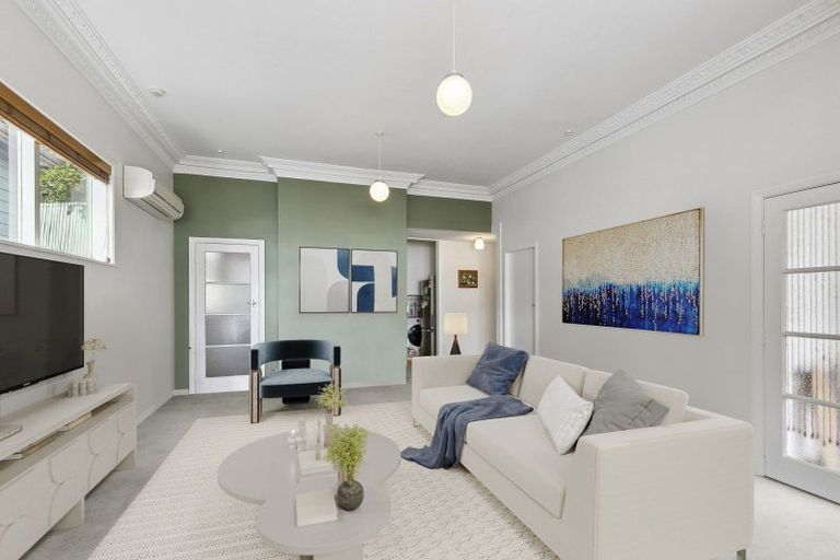 Photo of property in 186 Oriental Parade, Oriental Bay, Wellington, 6011